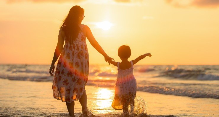 kid-friendly-things-to-do-southwest-florida-beach-sunset-royal-shell-real-estate